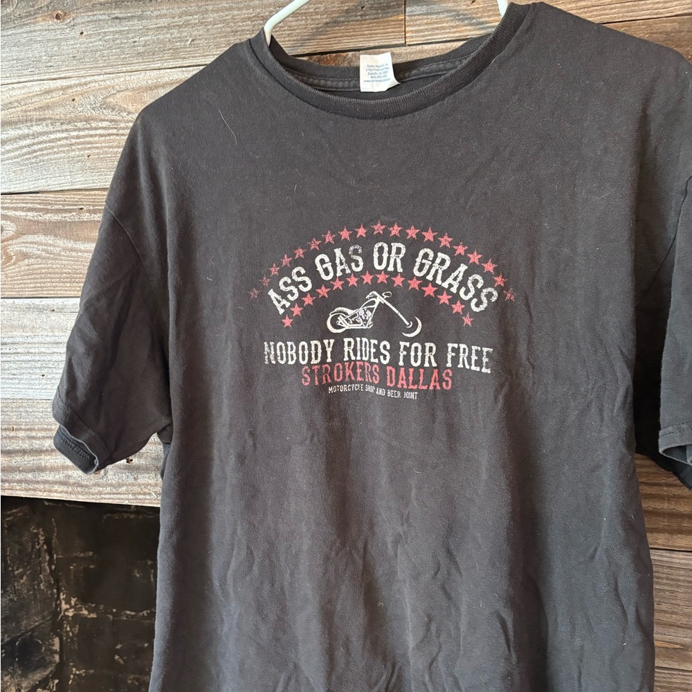 Vintage Gray Tee with Red Print and Short Sleeves